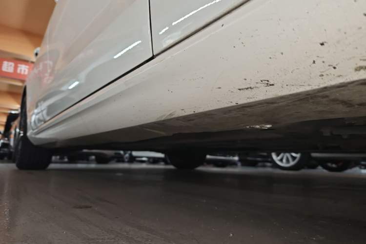 Used Volvo S60 2022 B4 Zhiyi Luxury Edition Right Side Sill