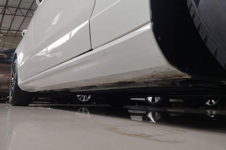 Used Volvo S60 2022 B4 Zhiyi Luxury Edition Right Side Sill