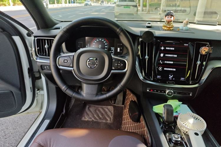 Used Volvo S60 2022 B4 Zhiyi Luxury Edition Steering Wheel