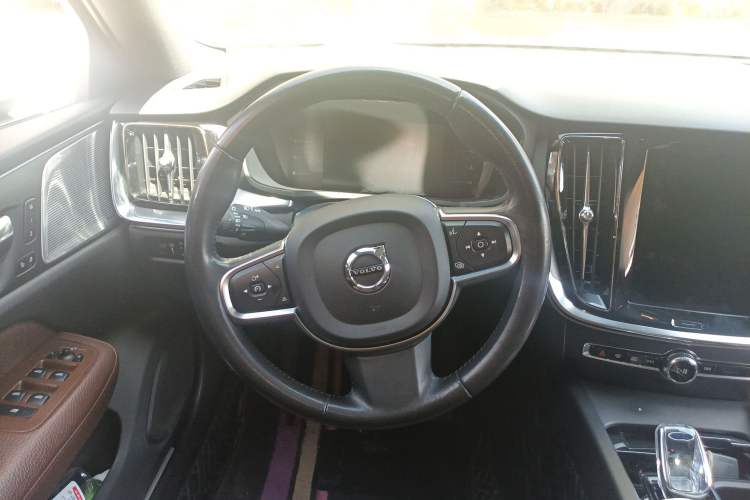 Used Volvo S60 2022 B4 Zhiyi Luxury Edition Steering Wheel