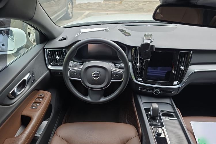 Used Volvo S60 2022 B3 Smart Drive Luxury Edition Steering Wheel