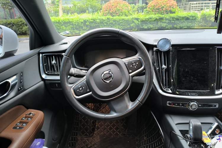 Used Volvo S60 2022 B4 Zhiyi Luxury Edition Steering Wheel