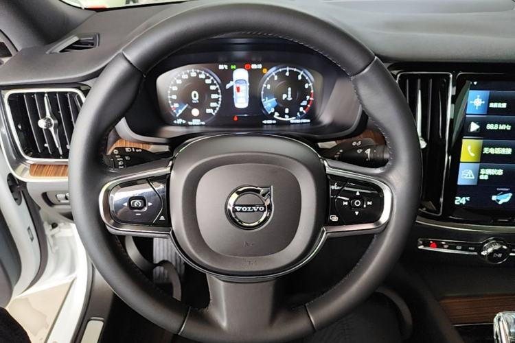 Used Volvo S60 2022 B4 Zhiyuan Luxury Edition Steering Wheel