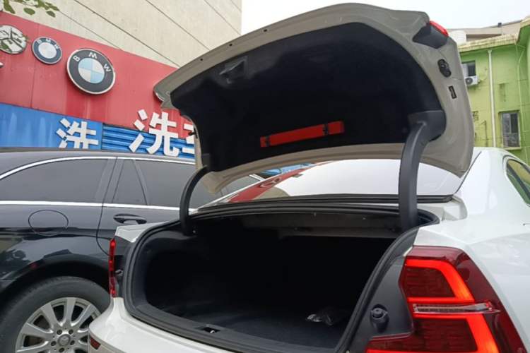 Used Volvo S60 2022 B4 Zhiyi Luxury Edition Trunk