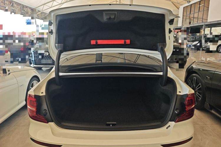 Used Volvo S60 2022 B4 Zhiyuan Luxury Edition Trunk