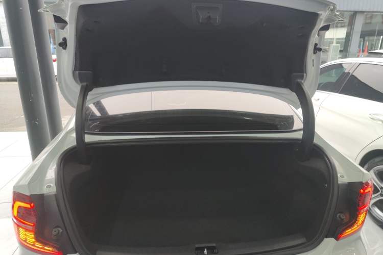 Used Volvo S60 2022 B4 Zhiyi Luxury Edition Trunk