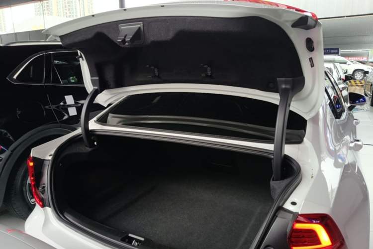 Used Volvo S60 2022 B4 Zhiyi Luxury Edition Trunk