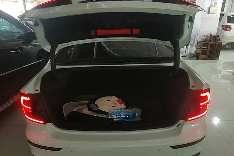 Used Volvo S60 2022 B4 Zhiyuan Luxury Edition Trunk