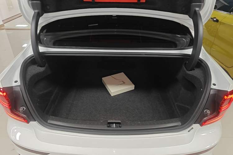Used Volvo S60 2022 B4 Zhiyi Luxury Edition Trunk