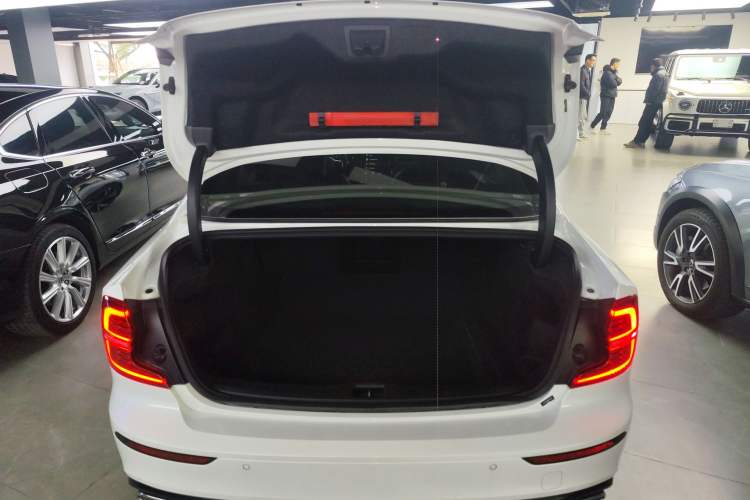 Used Volvo S60 2022 B4 Zhiyuan Sport Edition Trunk