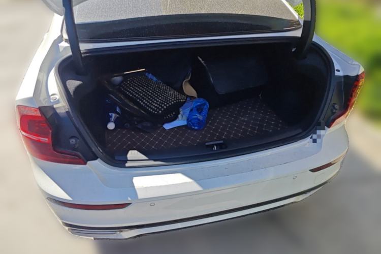 Used Volvo S60 2022 B4 Zhiyuan Sport Edition Trunk