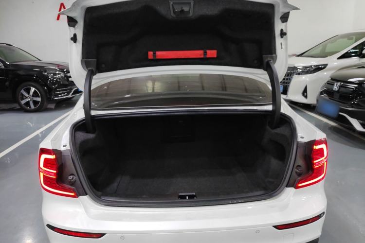 Used Volvo S60 2022 B4 Zhiyuan Luxury Edition Trunk