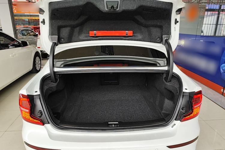 Used Volvo S60 2022 B4 Zhiyuan Luxury Edition Trunk