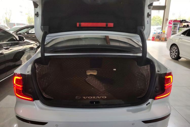Used Volvo S60 2022 B4 Zhiyuan Luxury Edition Trunk