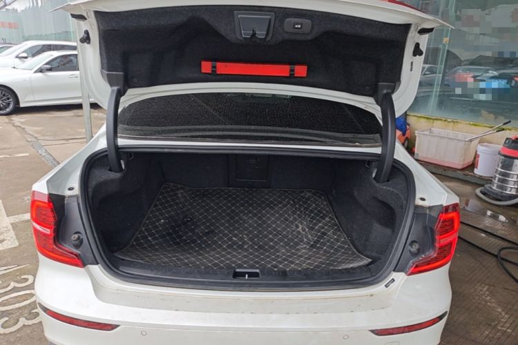 Used Volvo S60 2022 B4 Zhiyuan Luxury Edition Trunk