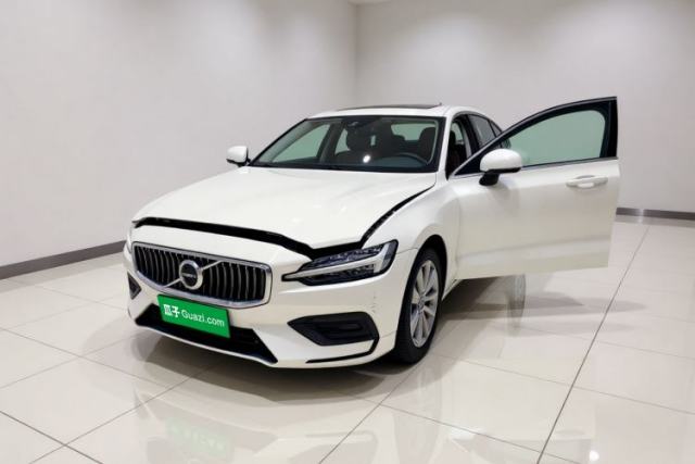 Volvo S60 2022 B3 Smart Drive Luxury Edition d’occasion