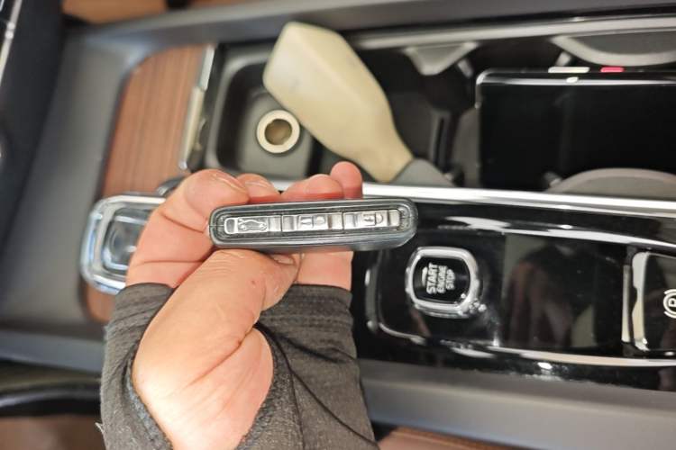 Used Volvo S60 2022 B4 Zhiyuan Luxury Edition Vehicle Key