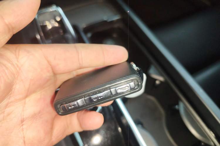Used Volvo S60 2022 B4 Zhiyuan Sport Edition Vehicle Key