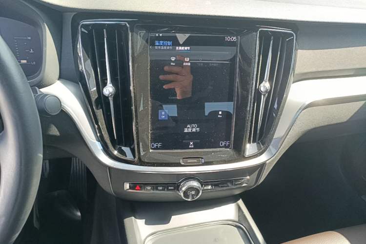 Used Volvo S60 2022 B4 Zhiyi Luxury Edition Audio And AC Panel
