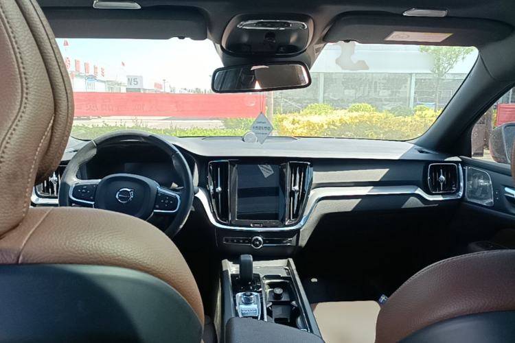 Used Volvo S60 2022 B4 Zhiyi Luxury Edition Center Console