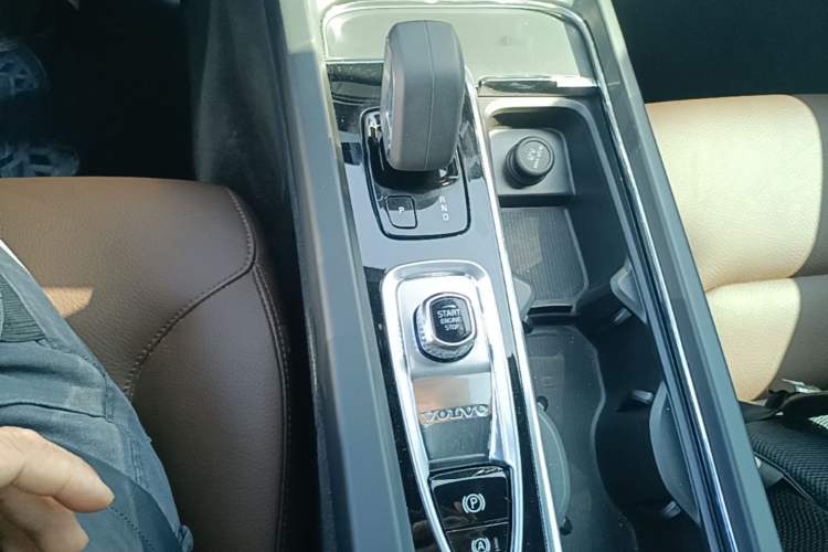 Used Volvo S60 2022 B4 Zhiyi Luxury Edition Gear Lever