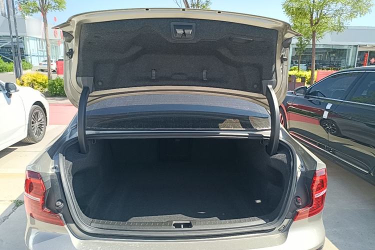 Used Volvo S60 2022 B4 Zhiyi Luxury Edition Trunk