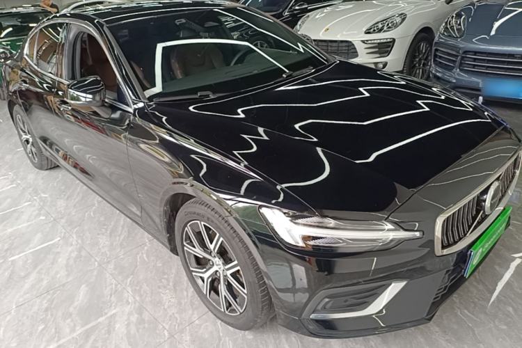Used Volvo S60 2023 B4 Zhiyi Luxury Edition Front Right 45 Deg