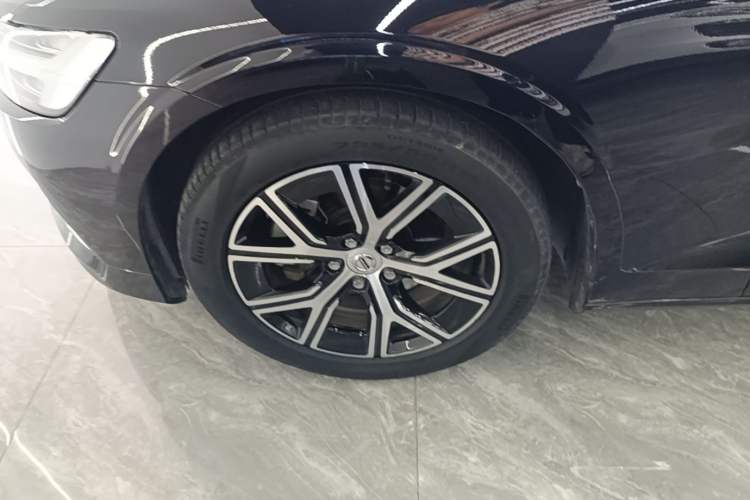 Used Volvo S60 2023 B4 Zhiyi Luxury Edition Left Front Wheel Hub
