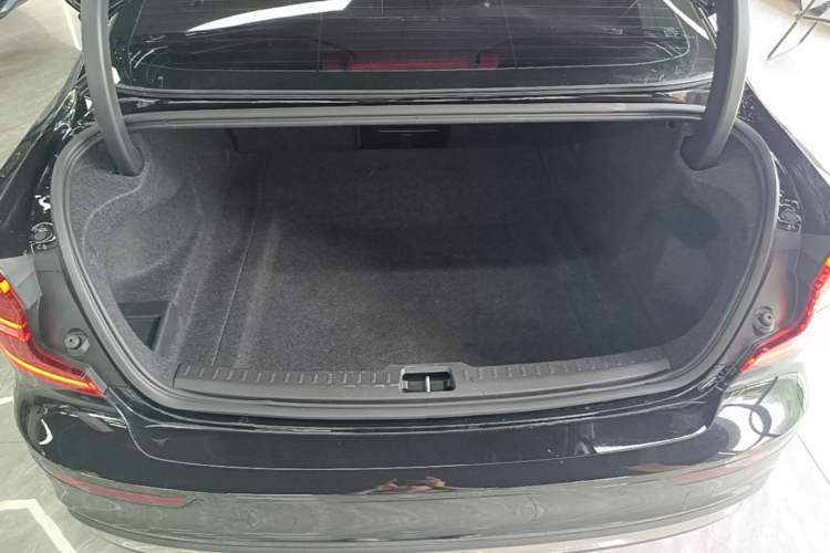 Used Volvo S60 2023 B4 Zhiyi Luxury Edition Trunk