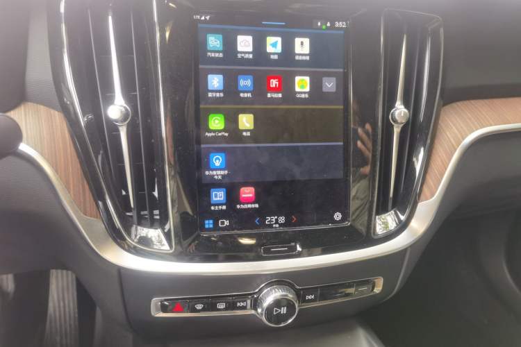 Used Volvo S60 2023 B4 Zhiyuan Luxury Edition Audio And AC Panel