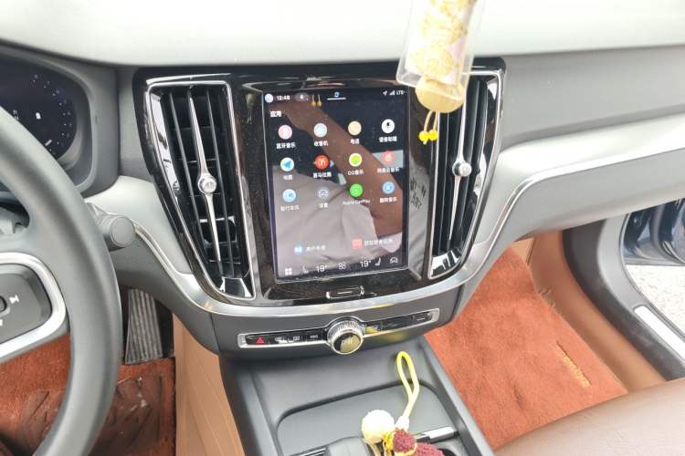 Used Volvo S60 2023 B4 Zhiyi Luxury Edition Audio And AC Panel