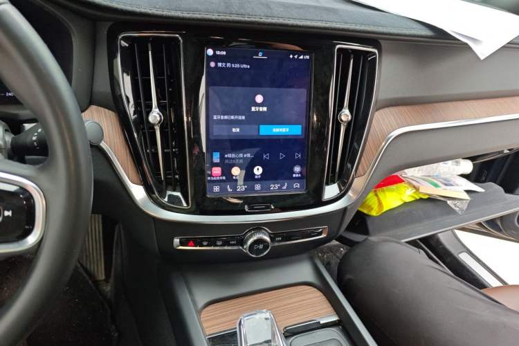 Used Volvo S60 2023 B4 Zhiyuan Luxury Edition Audio And AC Panel