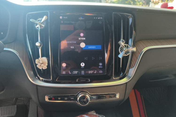 Used Volvo S60 2023 B4 Zhiyuan Luxury Edition Audio And AC Panel