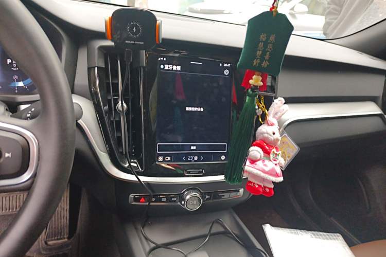 Used Volvo S60 2023 B4 Zhiyi Luxury Edition Audio And AC Panel
