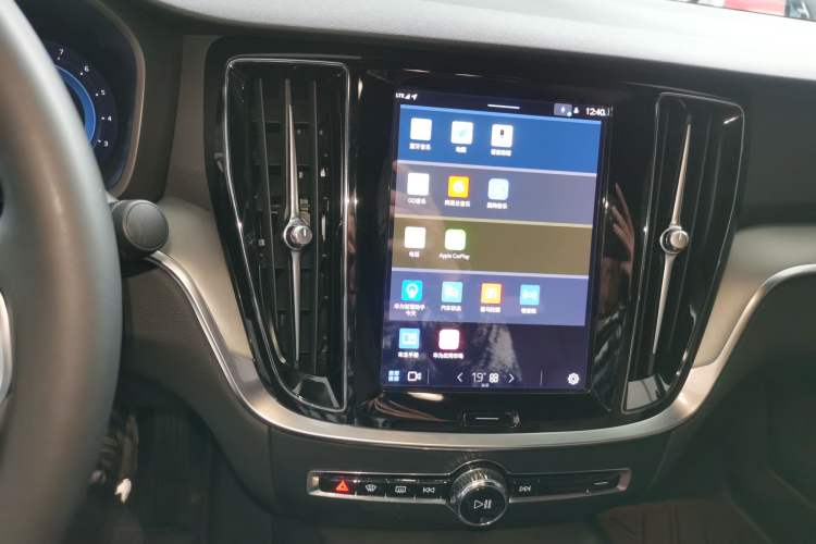 Used Volvo S60 2023 B4 Zhiyi Luxury Edition Audio And AC Panel