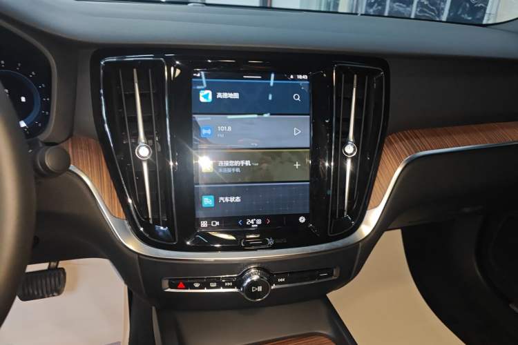 Used Volvo S60 2023 B4 Zhiyuan Luxury Edition Audio And AC Panel