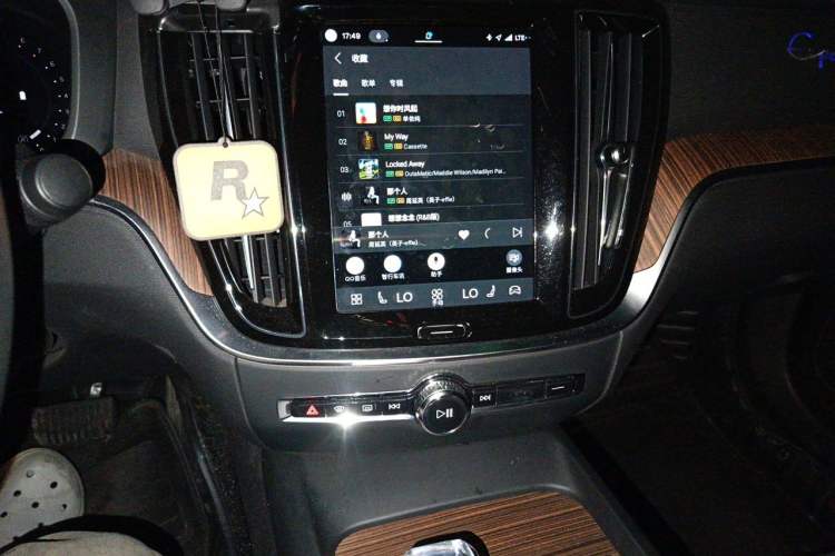 Used Volvo S60 2023 B4 Zhiyuan Luxury Edition Audio And AC Panel