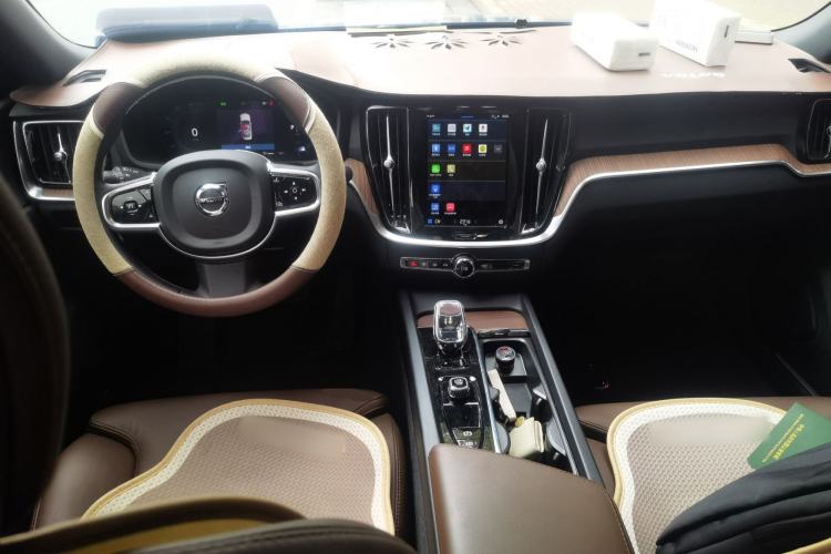 Used Volvo S60 2023 B4 Zhiyuan Luxury Edition Center Console