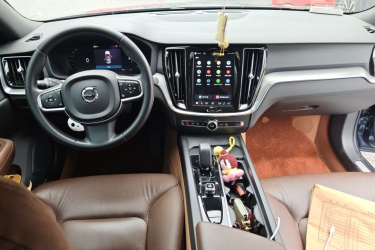 Used Volvo S60 2023 B4 Zhiyi Luxury Edition Center Console