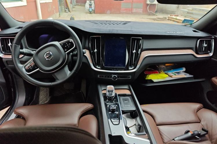Used Volvo S60 2023 B4 Zhiyuan Luxury Edition Center Console