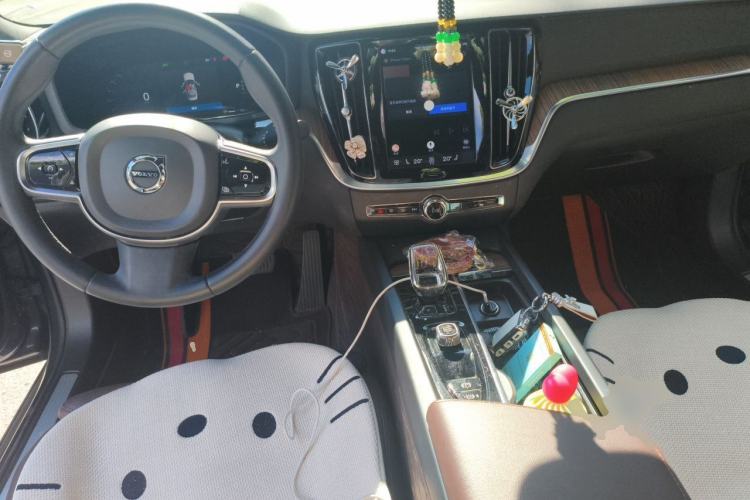 Used Volvo S60 2023 B4 Zhiyuan Luxury Edition Center Console