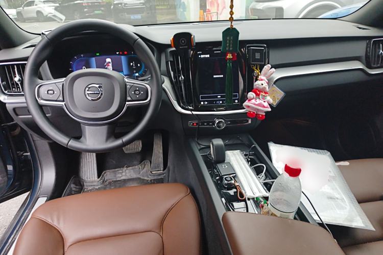 Used Volvo S60 2023 B4 Zhiyi Luxury Edition Center Console