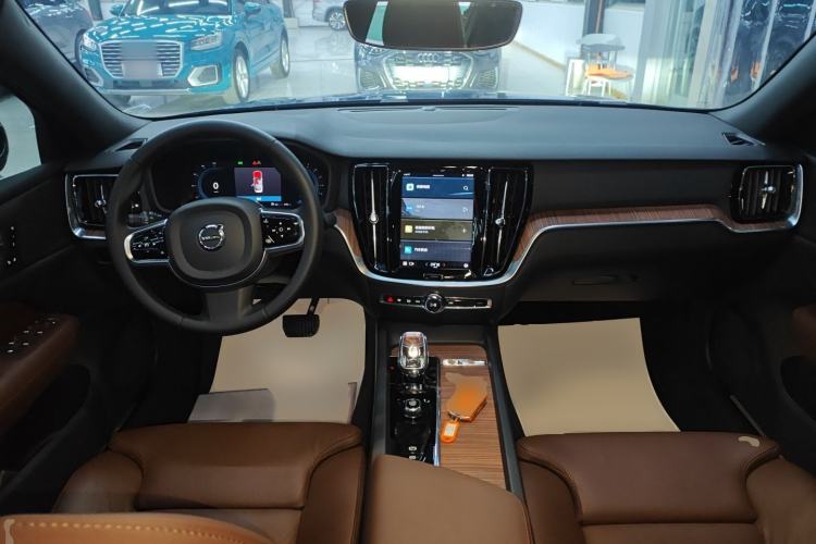 Used Volvo S60 2023 B4 Zhiyuan Luxury Edition Center Console