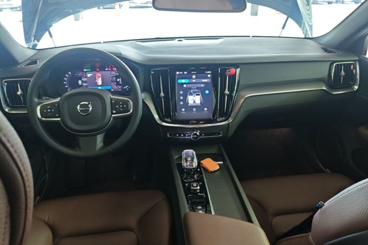Used Volvo S60 2023 B4 Zhiyi Luxury Edition Center Console
