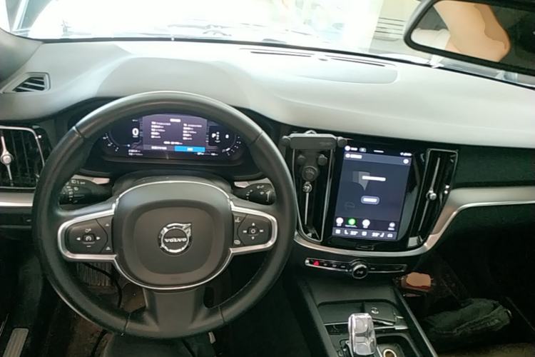 Used Volvo S60 2023 B4 Zhiyi Luxury Edition Center Console