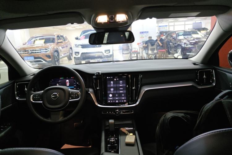 Used Volvo S60 2023 B4 Zhiyi Luxury Edition Center Console