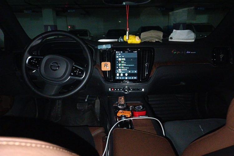 Used Volvo S60 2023 B4 Zhiyuan Luxury Edition Center Console