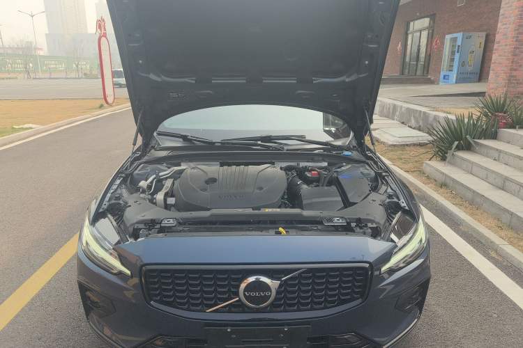Used Volvo S60 2023 B5 Zhiya Sport Edition Engine Bay