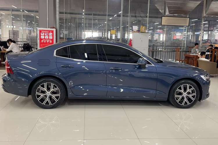 Used Volvo S60 2023 B4 Zhiyi Luxury Edition Exterior 2