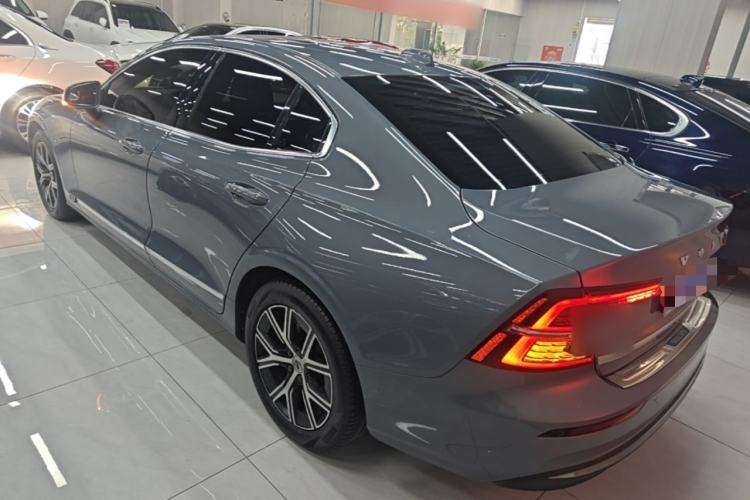 Used Volvo S60 2023 B4 Zhiyi Luxury Edition Exterior 2